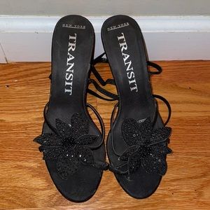 Cute short heeled flower strappy sandals